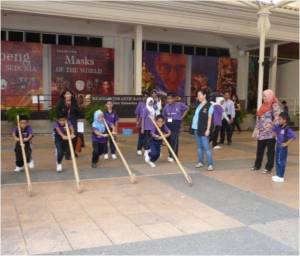 Playing the Gerek Buluh