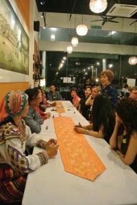 An expert taught the volunteers on the correct procedure to drink tea