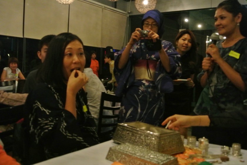 Yukari sampling a quid