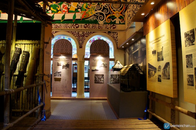 Longhouse_gallery_of_Sarawak_museum